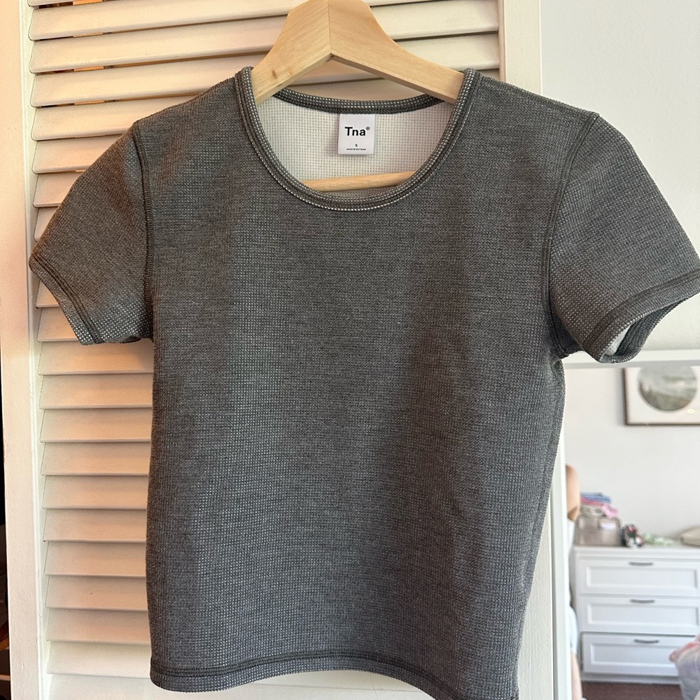Aritzia TNA crop gray top